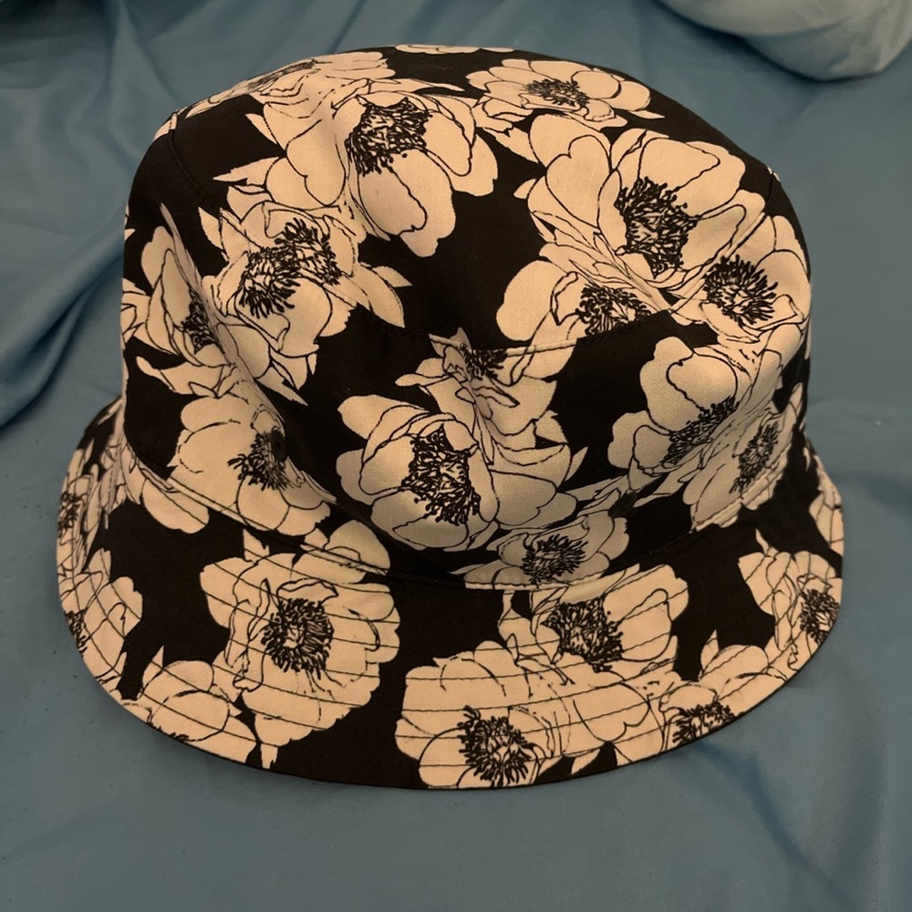 Steve Madden Bucket Hat